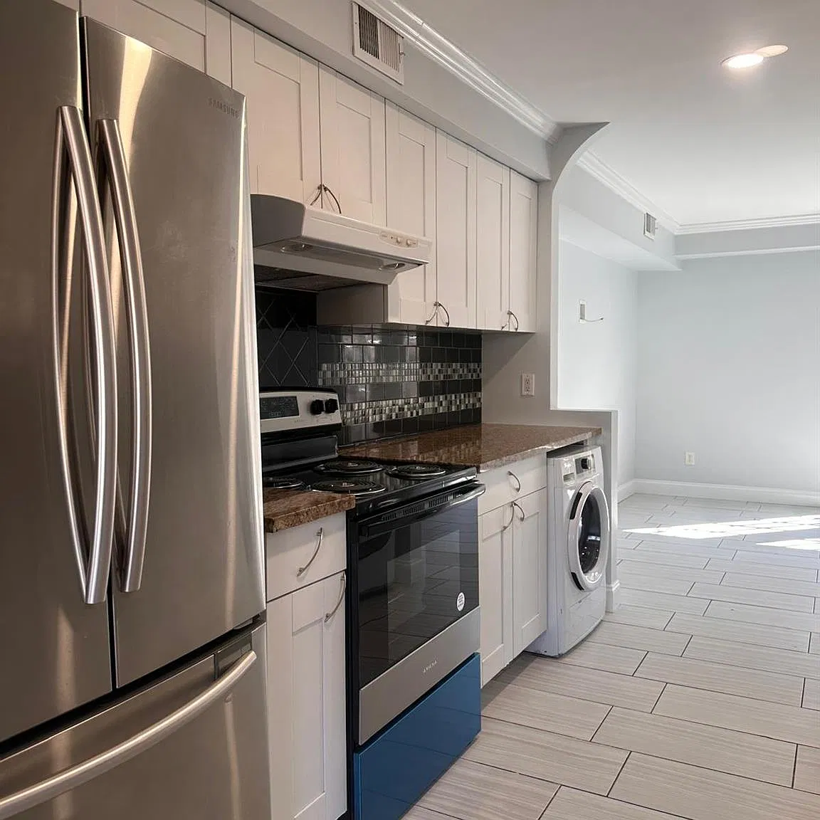 3 bed, 2.0 bath, 1296 sqft, $3,500 — Photo 2