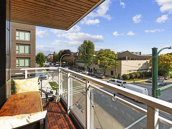 5th image of 688 E 19th Ave #306