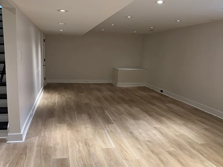 111 Higginbotham Cres — Photo 15
