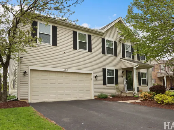 1053 Wheatland Dr, Crystal Lake, IL 60014