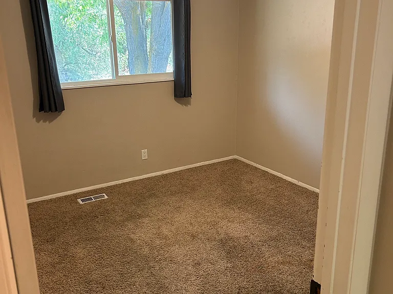 368 Weaver Ln — Photo 4