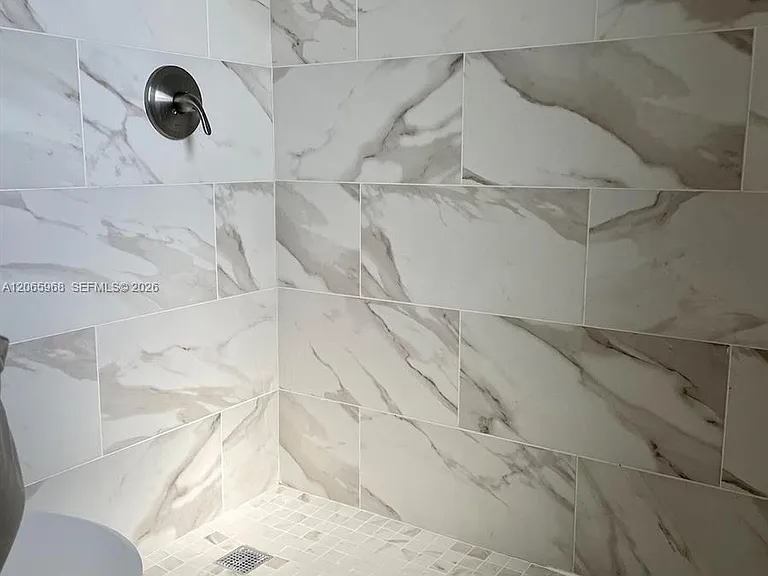740 SW 7th St #3 — Photo 8