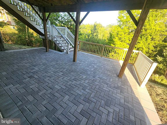 3rd image of 18 Farmview Dr