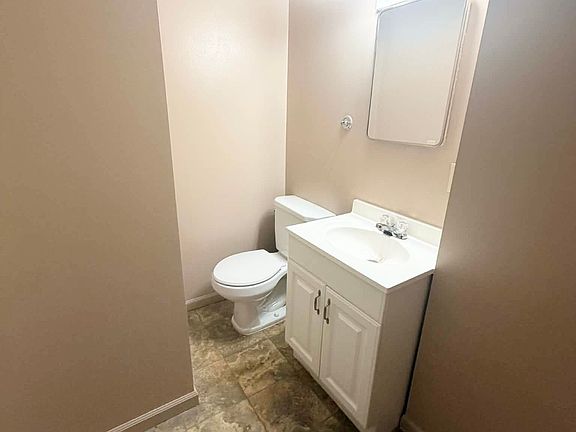 5th image of 3123 Belmont Ave