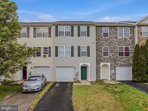 206 Pony Cir, Martinsburg, WV 25401