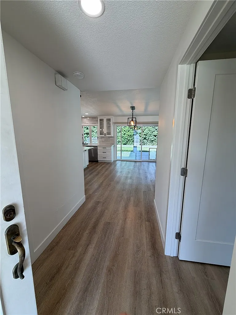 4 bed, 1426 sqft, $5,950 — Photo 4