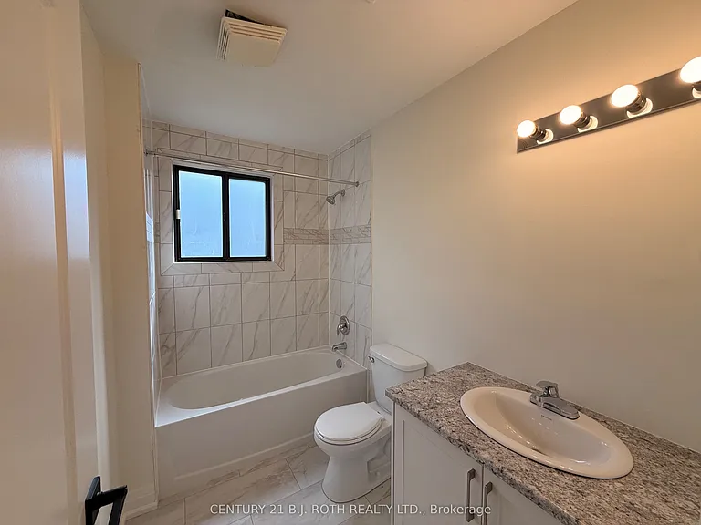 48 King St — Photo 9