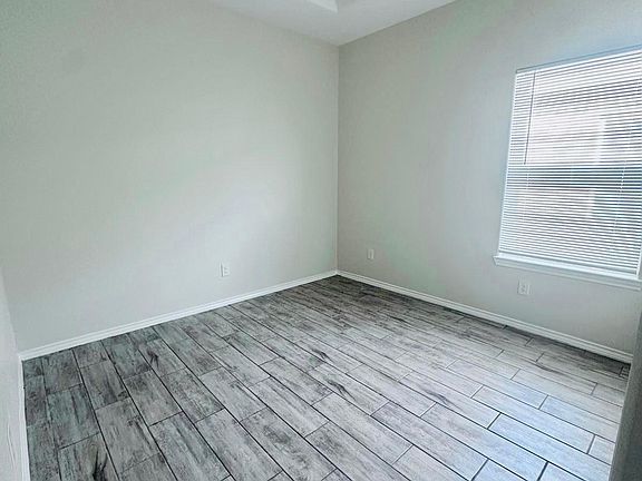 3rd image of 4907 N Hiawatha Dr Unit 3
