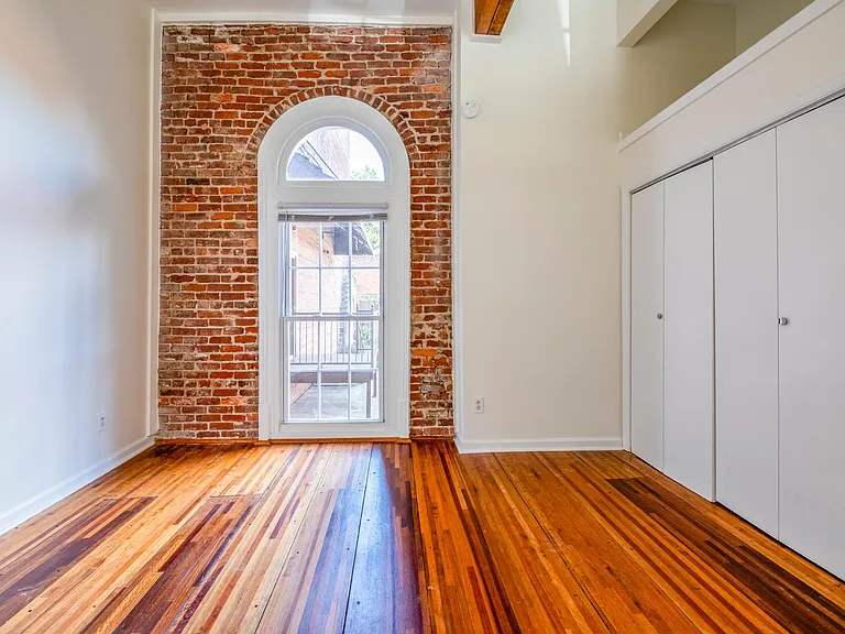 305 Peters St SW #1 — Photo 9