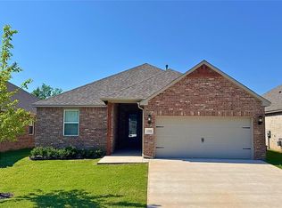 11828 SW 30th St, Yukon, OK 73099