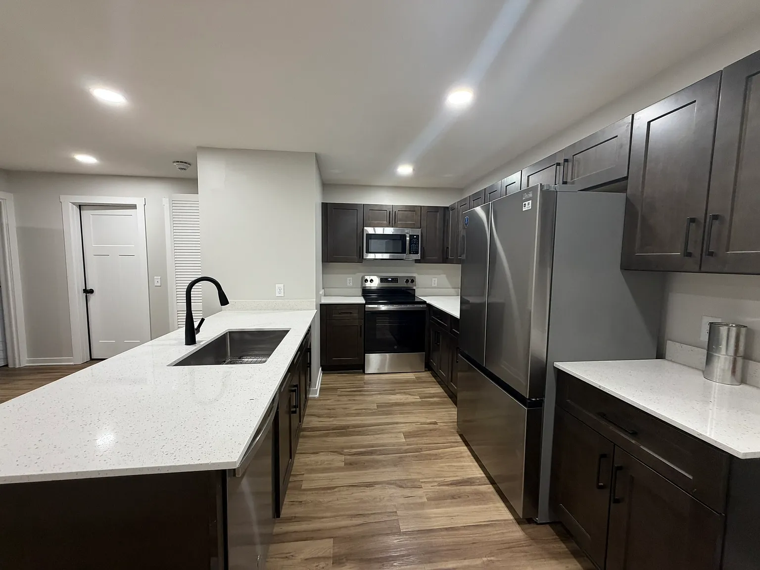 2 bed, 1028 sqft, $1,550 — Photo 2
