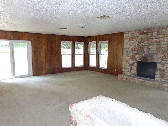 2nd image of 701 Cedar Oaks Ln