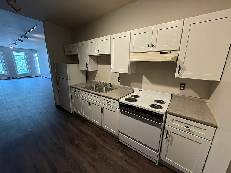 120-122 E 3rd St #2 — Photo 8