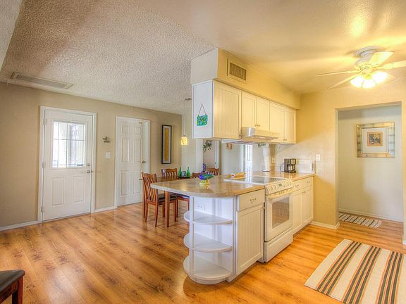 4th image of 234 E Park Ave