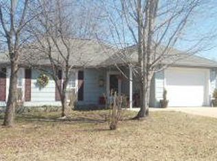 405 Dawn St, Grove, OK 74344