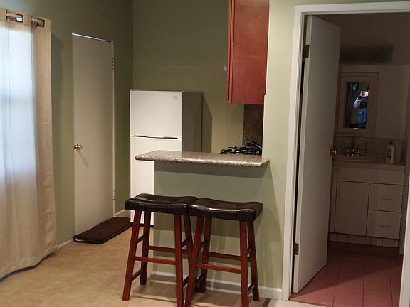 2nd image of 854 Bellevue Ave