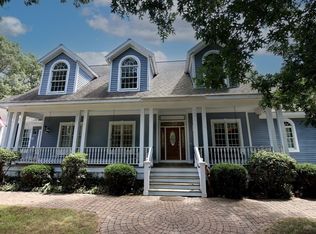 40 Country Club Dr, Bridgewater, MA 02324