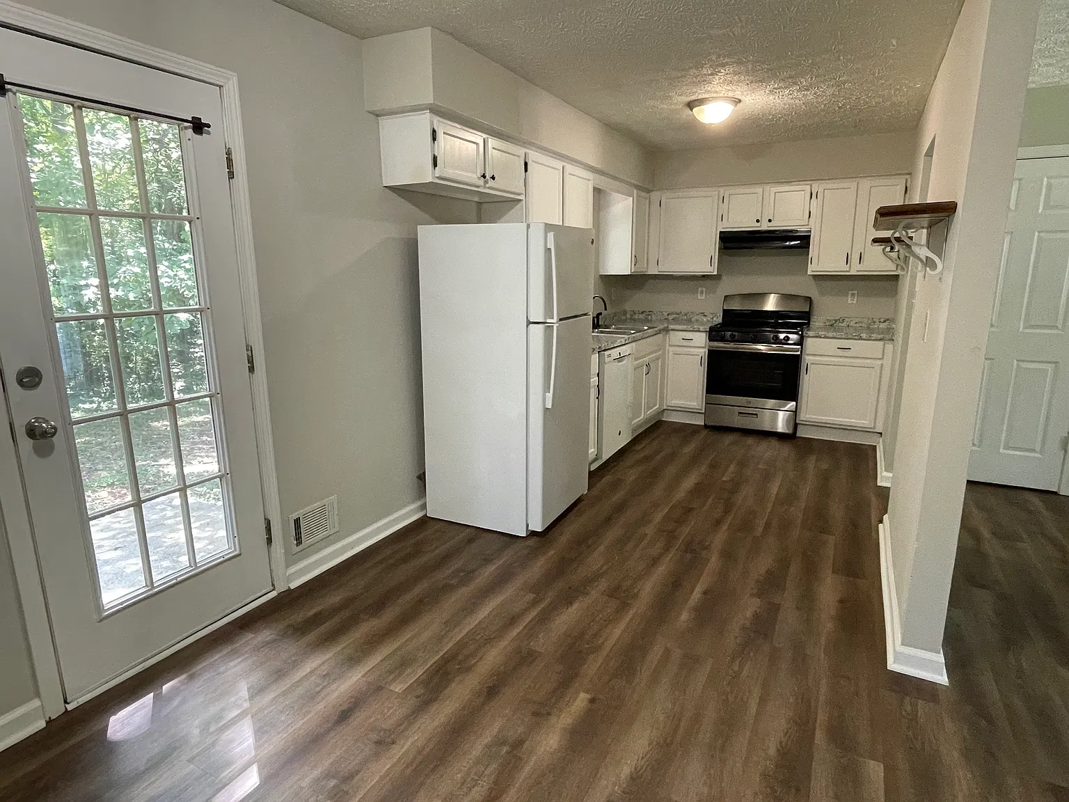 3 bed, 1498 sqft, $2,200 — Photo 4