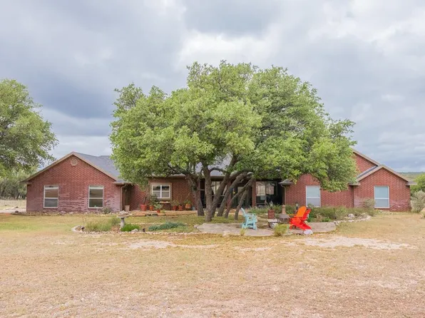 6201 Green Oaks Dr, Christoval, TX 76935