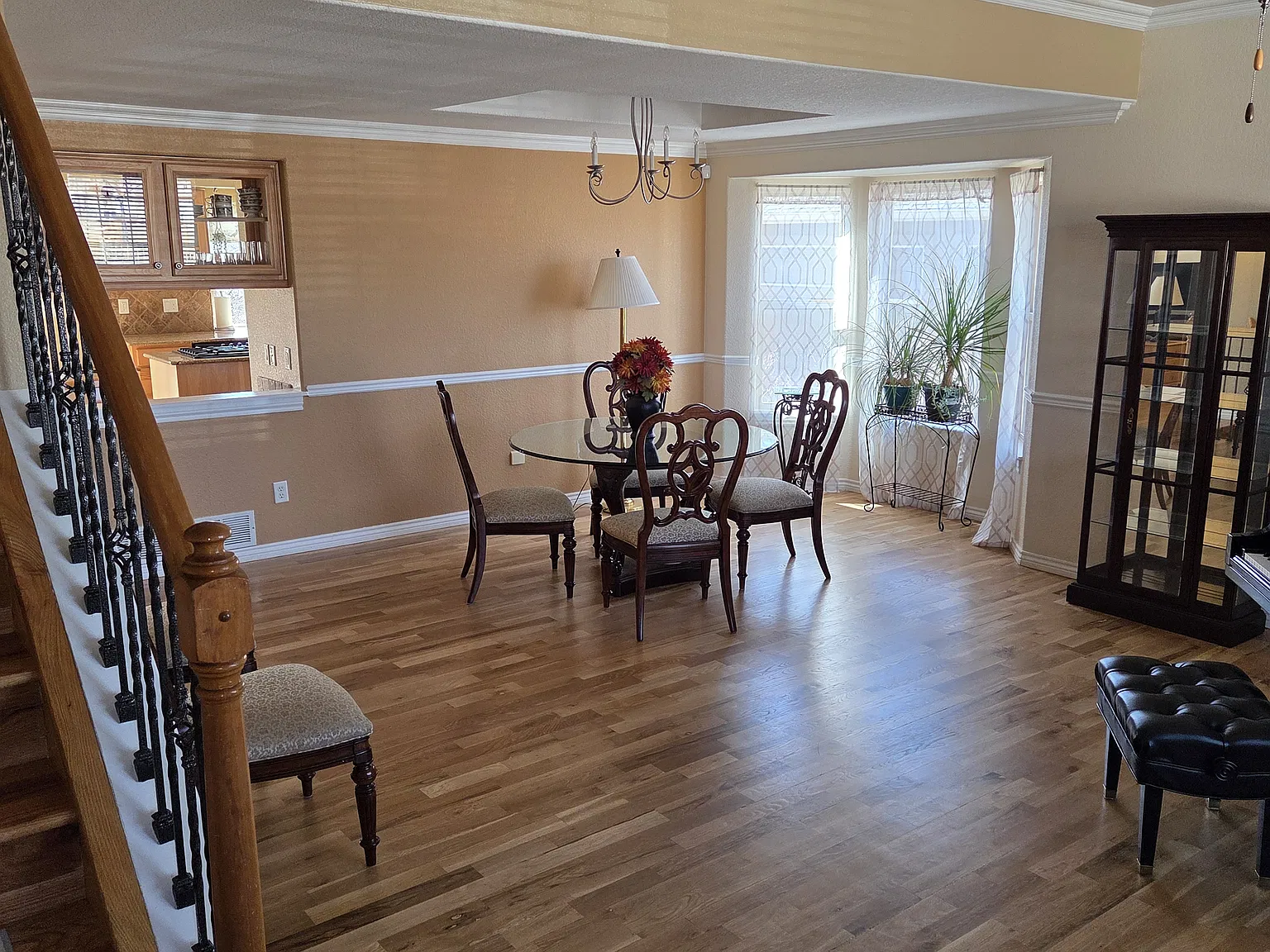 5 bed, 3.5 bath, 3758 sqft, $3,500 — Photo 3