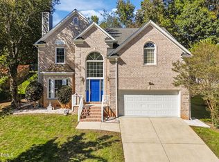 209 Fincastle Dr, Cary, NC 27513