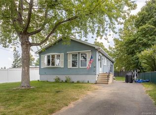 24 Pearl St, Glastonbury, CT 06033