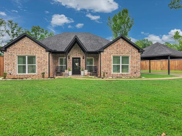 1002 Ouichita St, Carthage, TX 75633