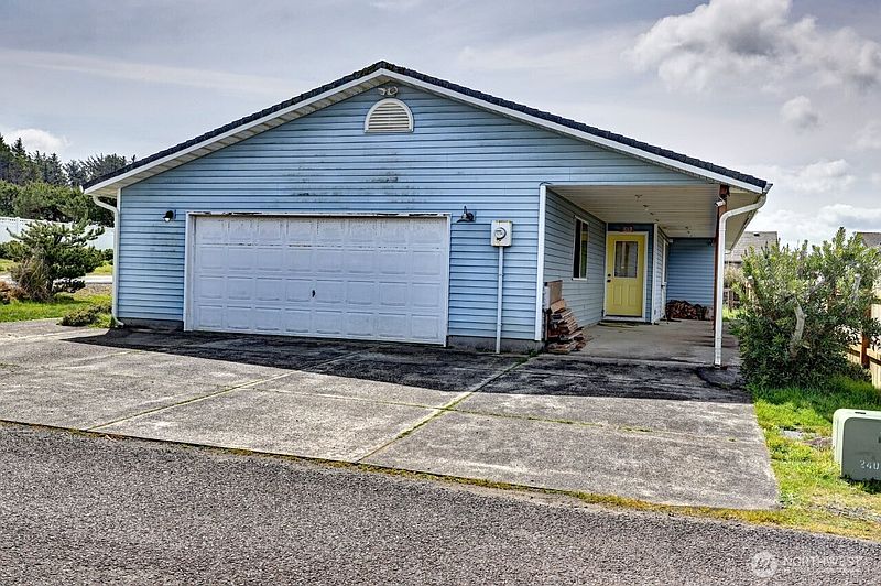 3rd image of 816 325th Street