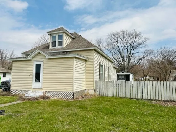 217 N Main St, Henning, IL 61848