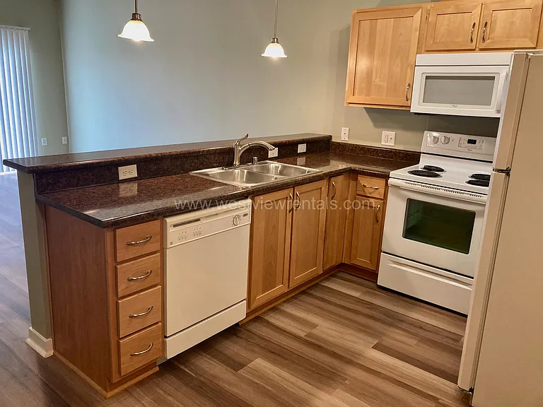 200 E Maple St — Photo 22