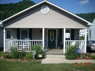 327 Kanawha Ave, Diamond, WV 25015