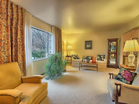 4th image of 440 Thackeray Ave