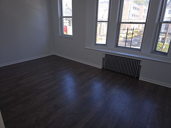 5th image of 483 Van Cortlandt Park Ave #2