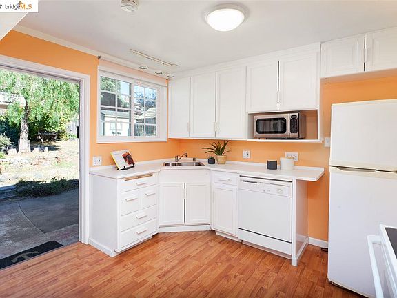 5th image of 1350 Mariposa St