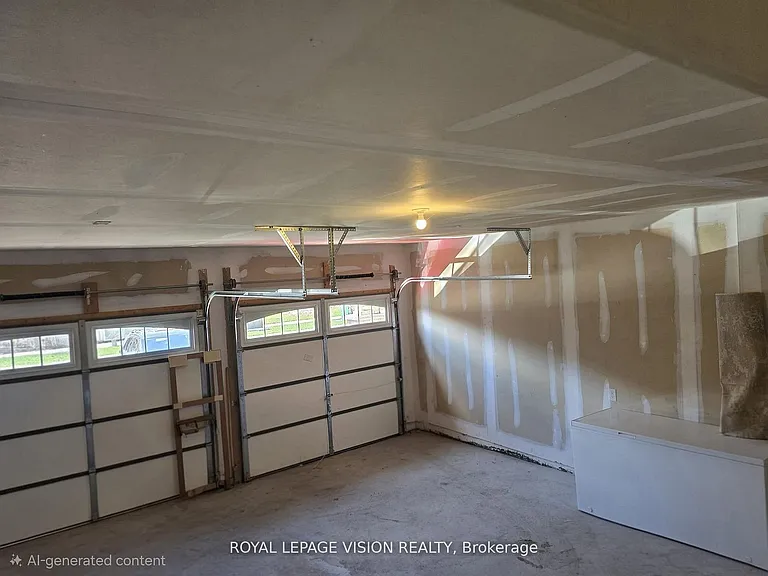 33 Bremner St — Photo 22