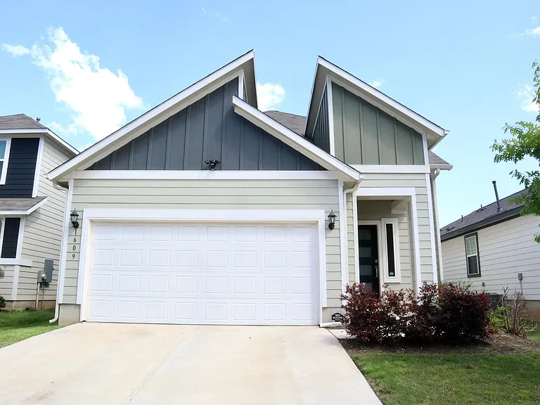 1609 Adobe Walls Way — Photo 1