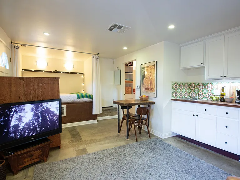 2212 Lake Shore Ave — Photo 6
