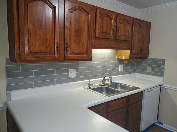 3rd image of 547 Salem Woods Dr SE