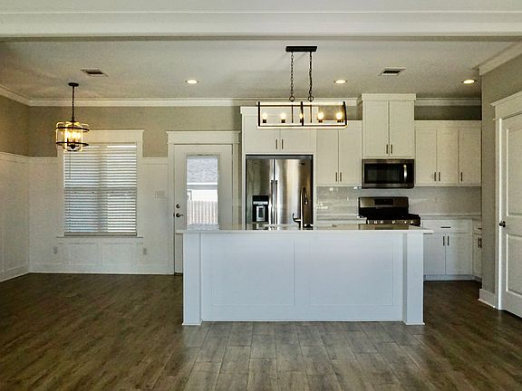 5th image of 214 Daisie Ln