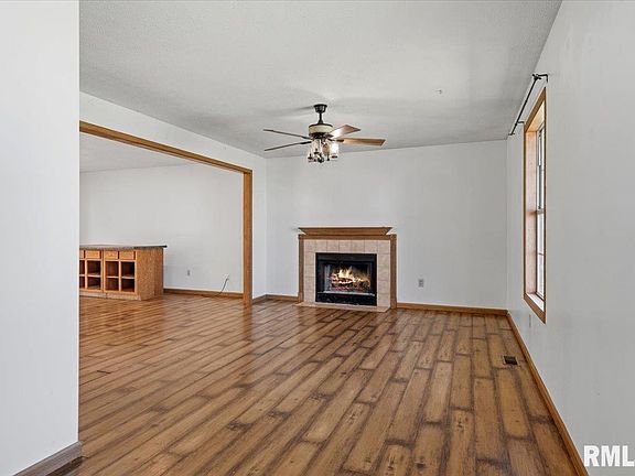 4th image of 31 Fairview Blvd