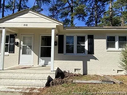 2 bed, 1.0 bath, 1070 sqft, $995 — Photo 2