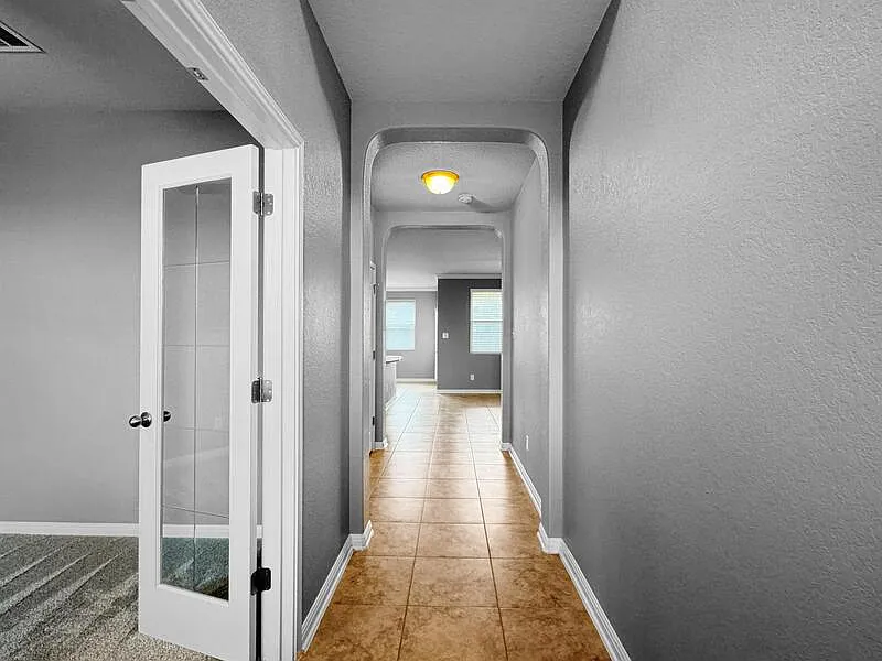3 bed, 2.5 bath, 2200 sqft, $2,095 — Photo 4
