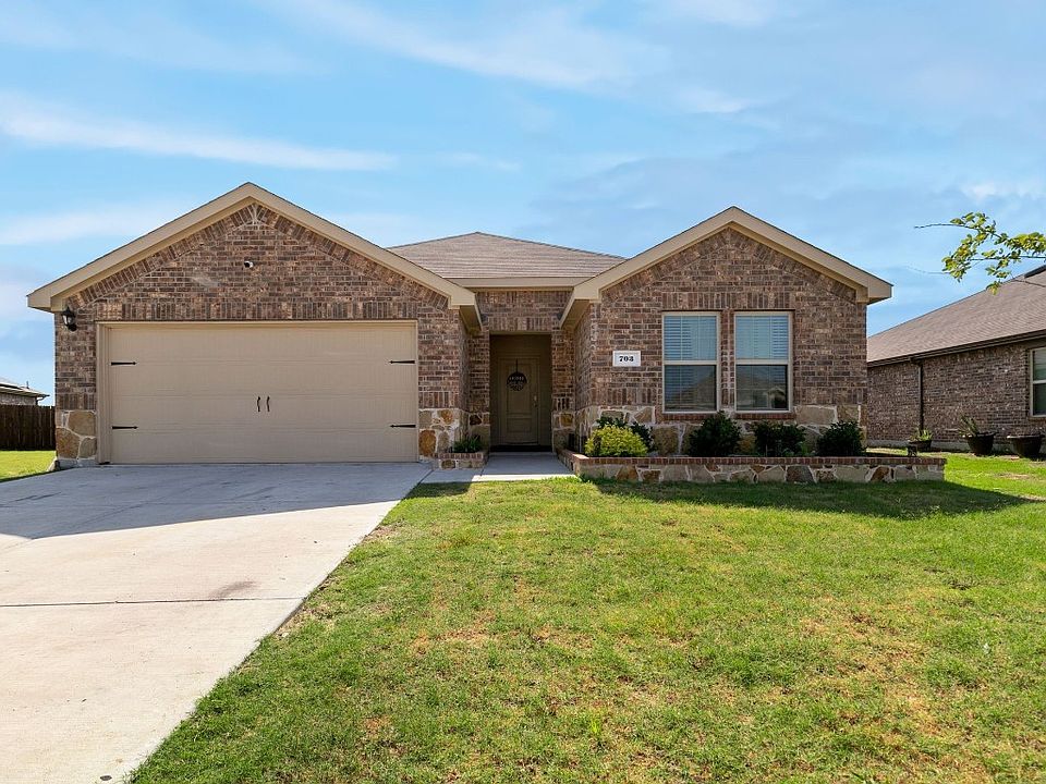 1st image of 703 Saddle Horn Way