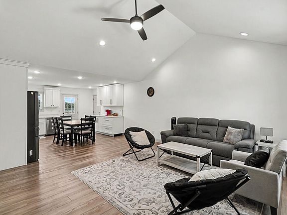 2nd image of 2101 Hummingbird Dr