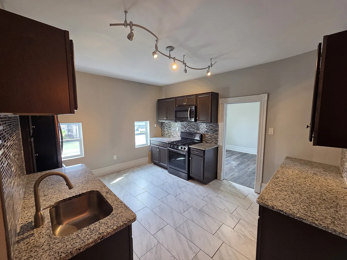 Building Photo - 369 Beaver St #2C