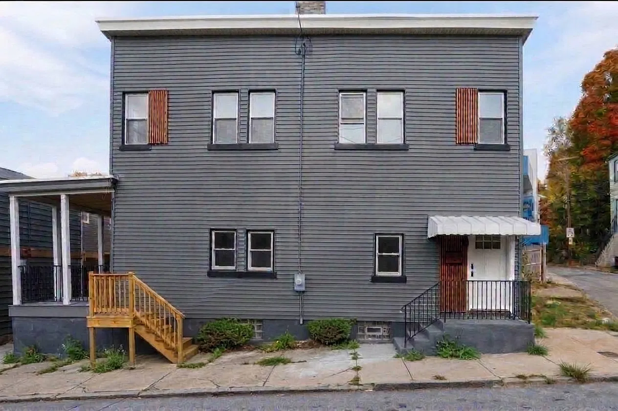 4 bed, 2.5 bath, 1988 sqft, $4,200 — Photo 1