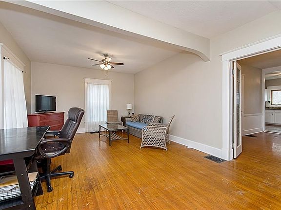 4th image of 3913 Graceland Ave