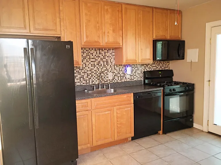 546 Larkspur St — Photo 15