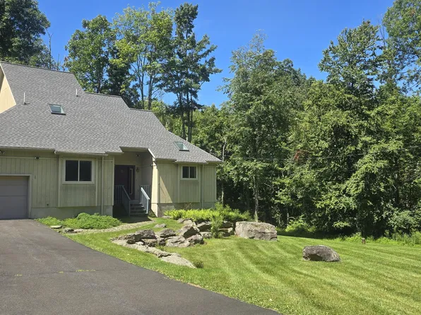 198 Shine Hill Rd, Henryville, PA 18332