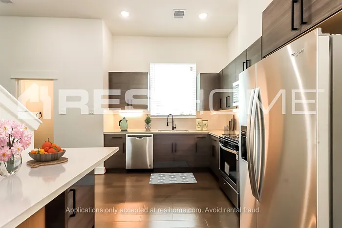 6334 Culberson St — Photo 3